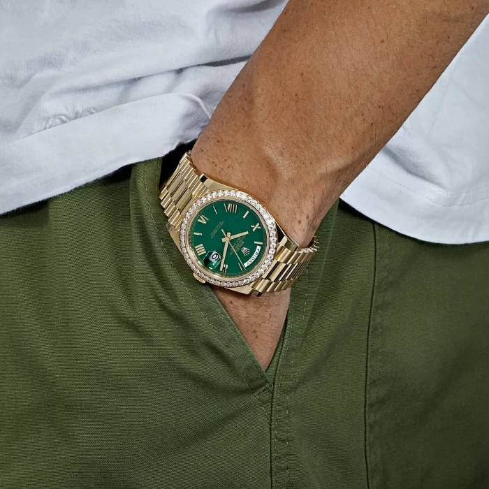 Rolex Day-Date 228348RBR Yellow Gold Green Roman Numeral Dial Diamond Bezel (2024) - 图片 3