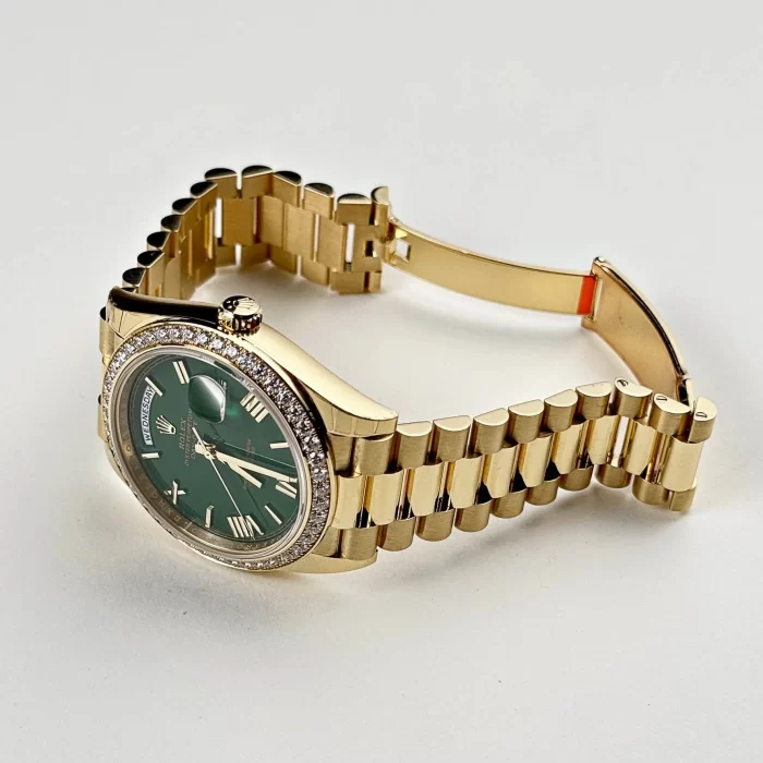 Rolex Day-Date 228348RBR Yellow Gold Green Roman Numeral Dial Diamond Bezel (2024) - 图片 5