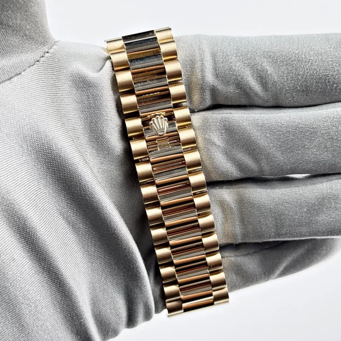 Rolex Day-Date 228348RBR Yellow Gold Green Roman Numeral Dial Diamond Bezel (2024) - 图片 7