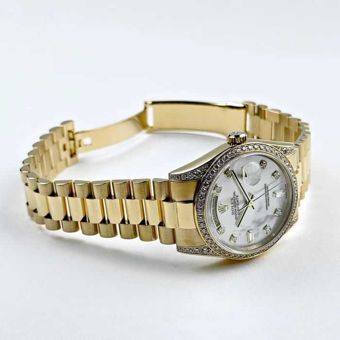 Rolex Day-Date 118388 Yellow Gold White Mother of Pearl Dial Diamond Bezel - 图片 5