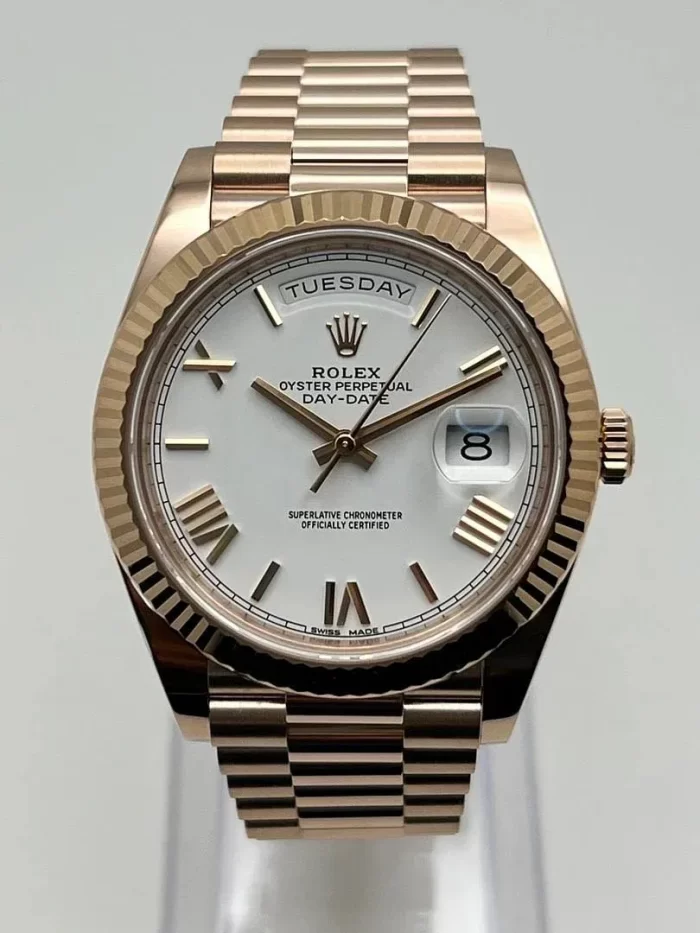 Rolex Day-Date 228235 Rose Gold White Roman Dial - 图片 2