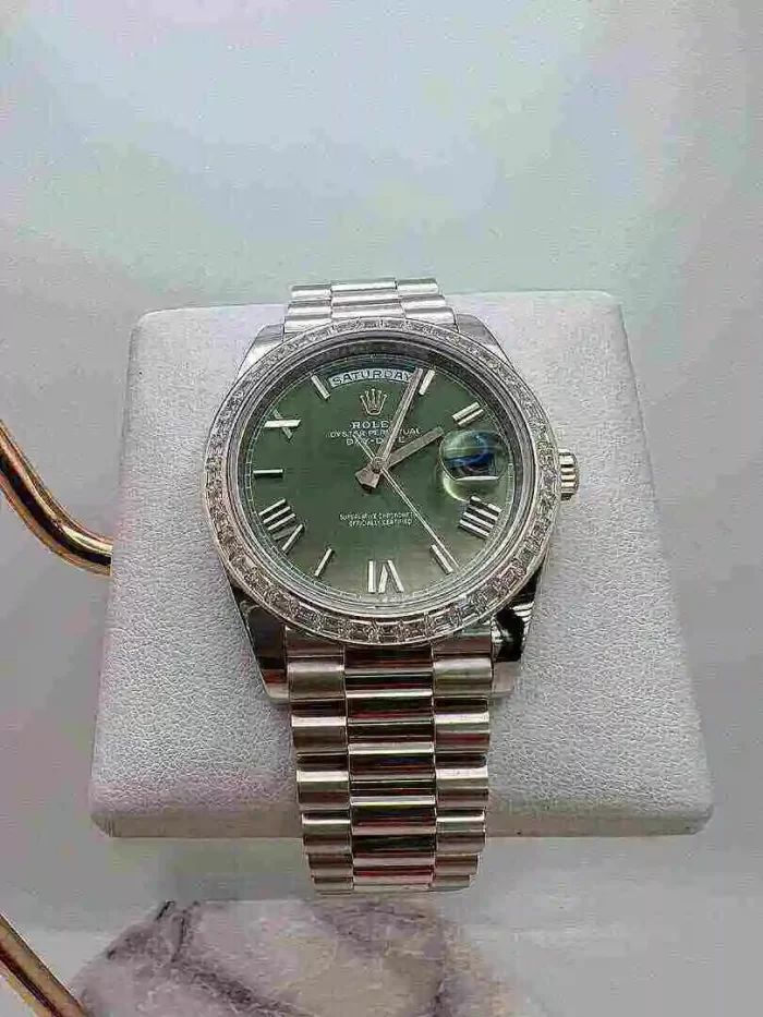 Rolex Day-Date 228396TBR Platinum Olive Green Dial Diamond Bezel - 图片 2