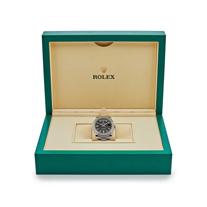 Rolex Day-Date 228349RBR White Gold Diamond Bezel Black Dial - 图片 6