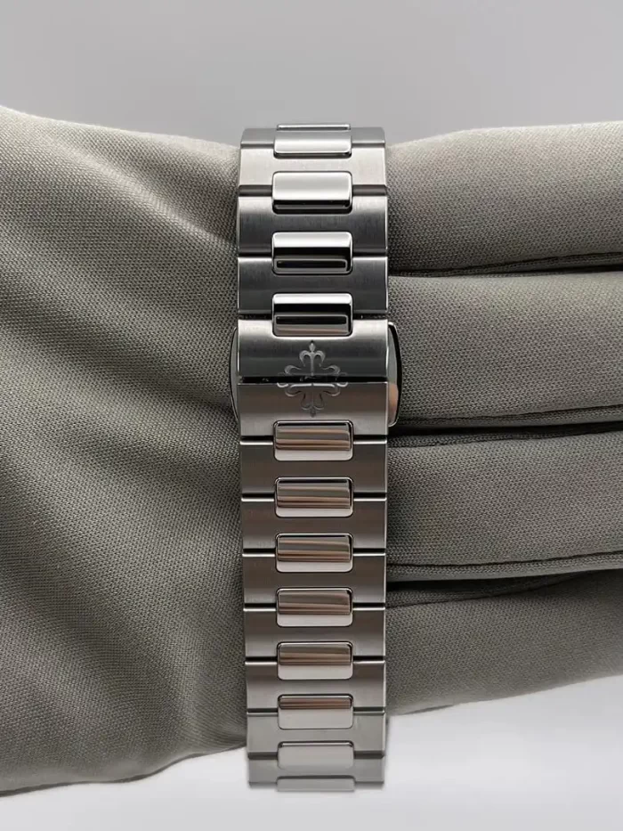 Patek Philippe Nautilus 7118/1A-001 'Ladies' Blue Dial - 图片 5