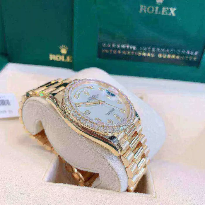 Rolex Day-Date 36 Mother of Pearl Dial Gold Diamond Bezel Watch 128348RBR-0017 128348RBR - 图片 2