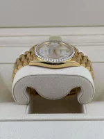 Rolex Day-Date 228348RBR Yellow Gold Diamond Bezel Silver Dial (2021) - 图片 3