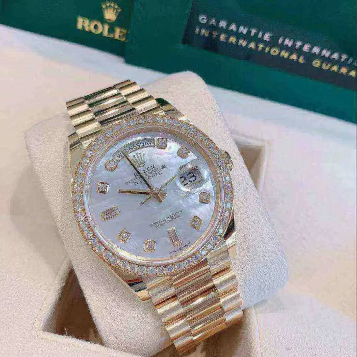 Rolex Day-Date 36 Mother of Pearl Dial Gold Diamond Bezel Watch 128348RBR-0017 128348RBR - 图片 3