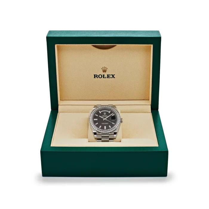 Rolex Day-Date 228349RBR White Gold Black Dial Diamond Bezel - 图片 6