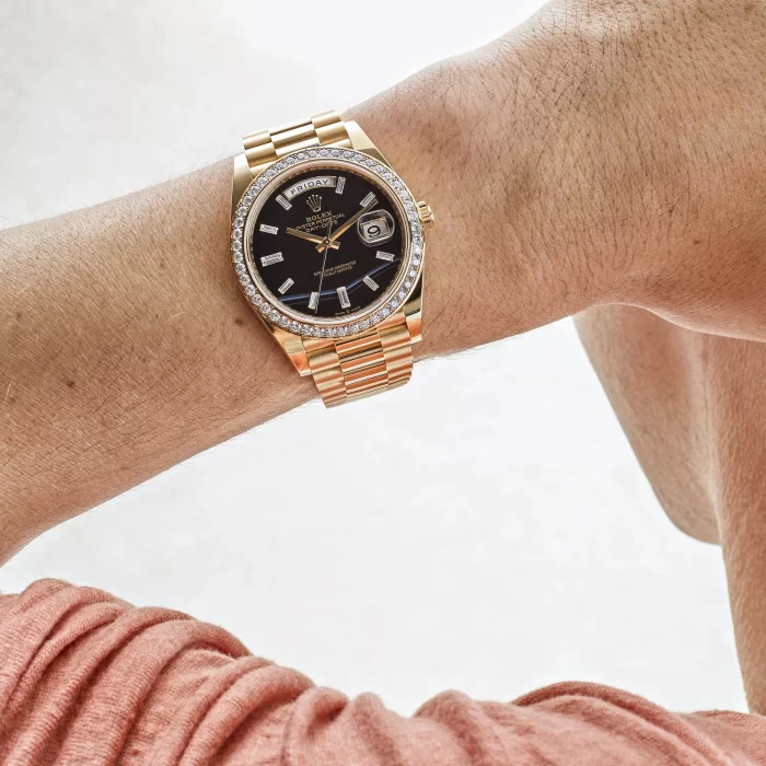 Rolex Day-Date 228348RBR Yellow Gold Diamond Bezel Black Onyx Dial - 图片 4