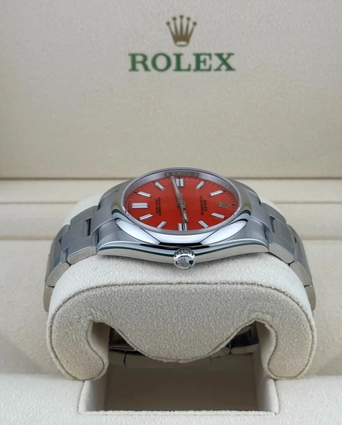 Rolex Oyster Perpetual 124300 Domed Bezel Red Dial - 图片 5