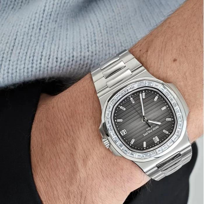 Patek Philippe Nautilus 5711/110P-001 Platinum Grey Dial Diamond Bezel - 图片 2