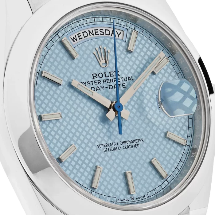 Rolex Day-Date 228206 Platinum Ice Blue Diagonal Motif Dial - 图片 4