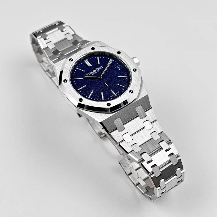 Audemars Piguet Royal Oak 16202BC.OO.1240BC.02 'Jumbo' Extra-Thin White Gold Grainy Blue Dial (2024) - 图片 3